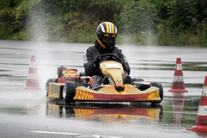 Для кого підходить подарунковий сертифікат на картинг Для кого підходить подарунковий сертифікат на картинг